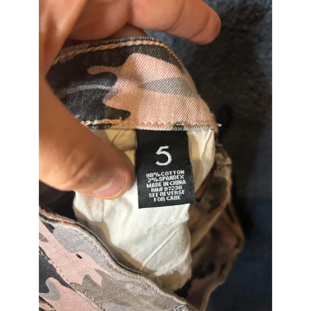 Almost Famous Shorts Women Size 5 Camo Super High Rise Frayed Hem 5‎ Pockets